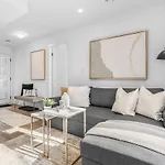 Brand New And Stylish 2Br Suite With Sofa Bed, Located 7 Mins From Niagara Falls And Can Sleep 6 Guests