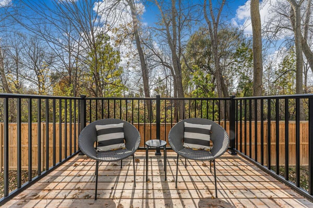 Brand New And Stylish 2br With Sofa Bed, Located 7 Mins From And Sleep 6 Guests Apartment *