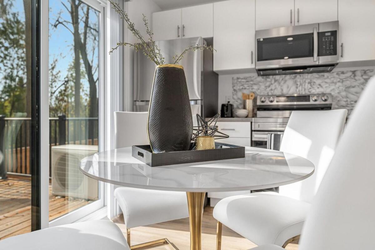 Brand New And Stylish 2br With Sofa Bed, Located 7 Mins From And Sleep 6 Guests Apartment