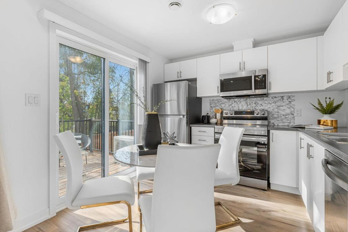 Brand New And Stylish 2br With Sofa Bed, Located 7 Mins From And Sleep 6 Guests * Niagara Falls