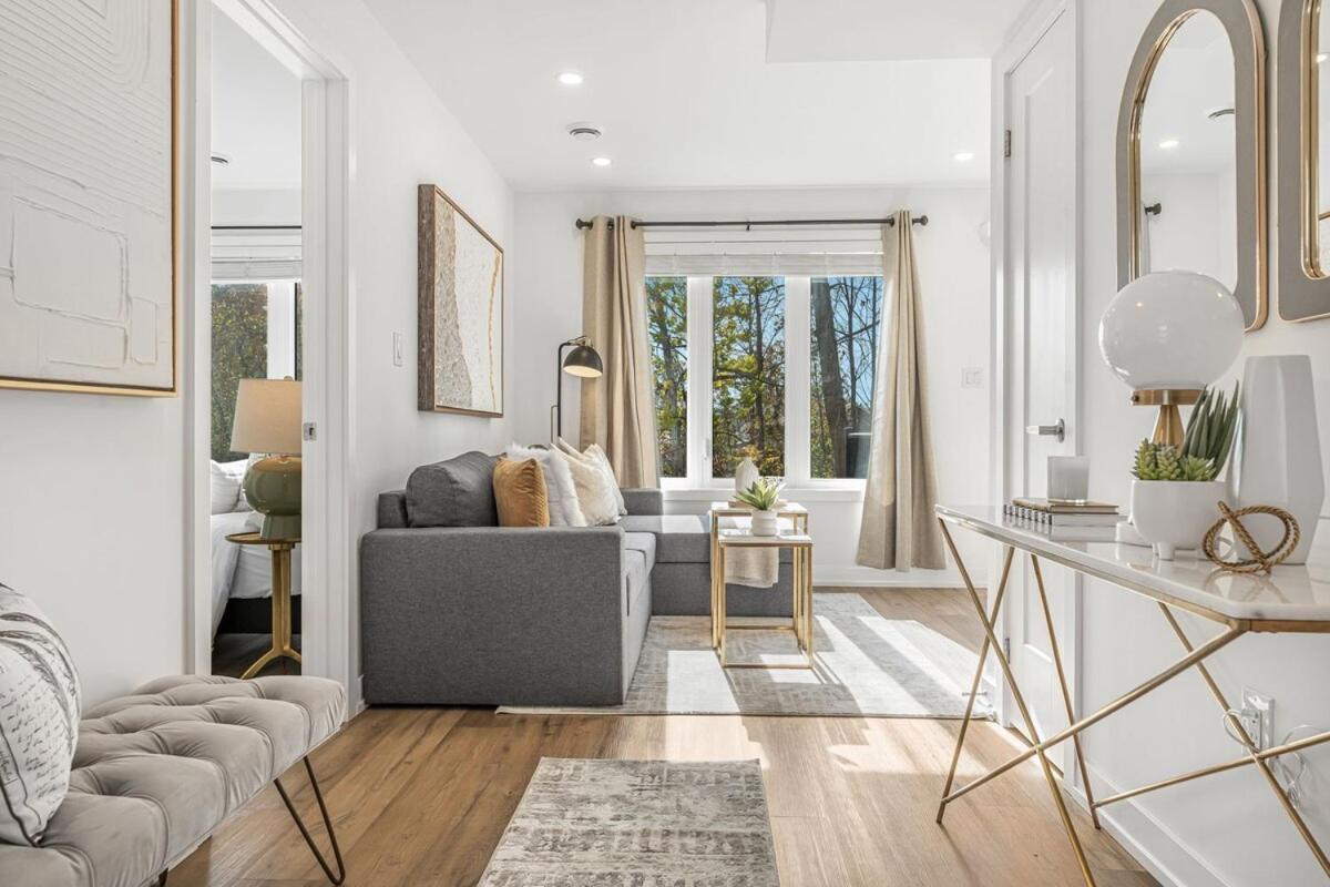 Brand New And Stylish 2br With Sofa Bed, Located 7 Mins From And Sleep 6 Guests Apartment