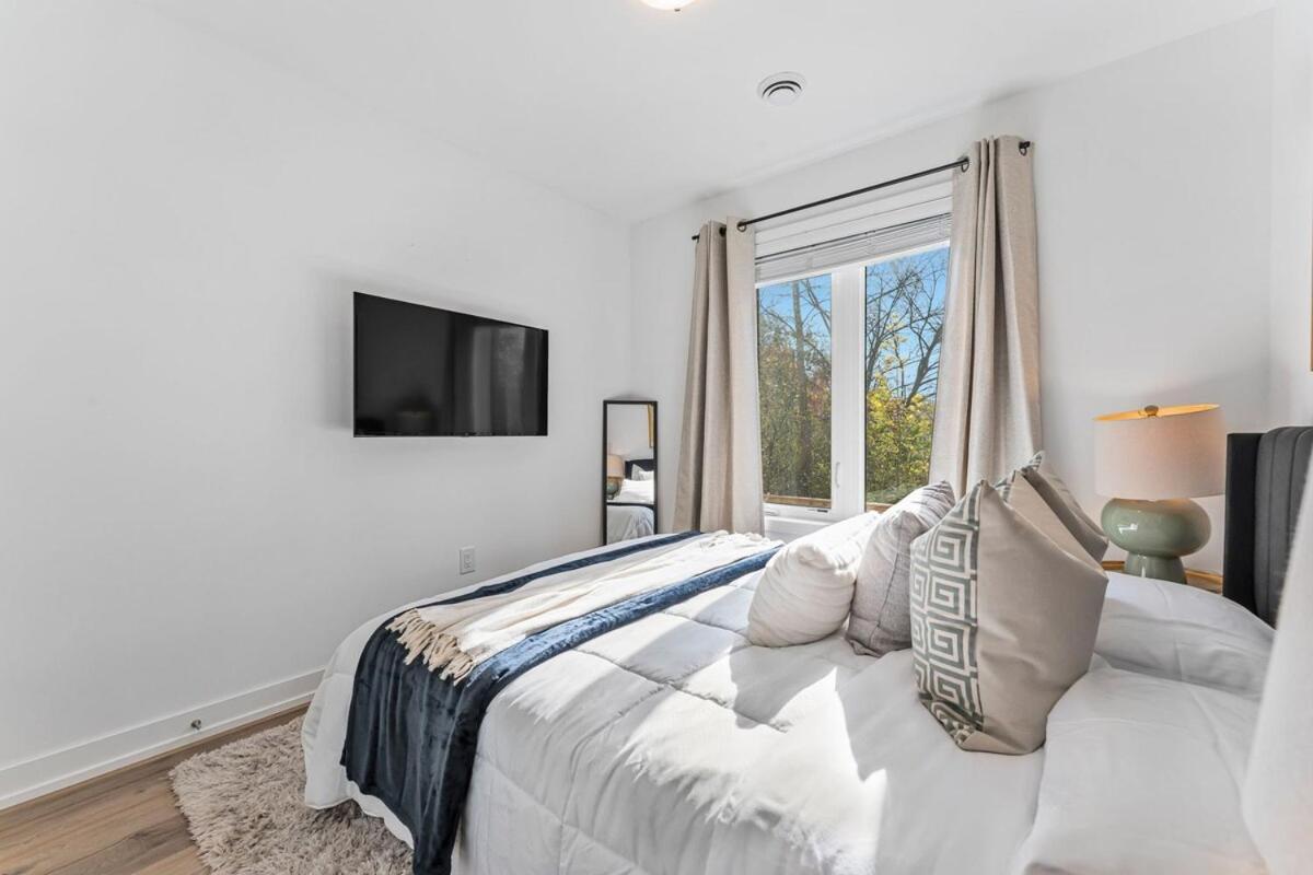 Apartment Brand New And Stylish 2br With Sofa Bed, Located 7 Mins From And Sleep 6 Guests