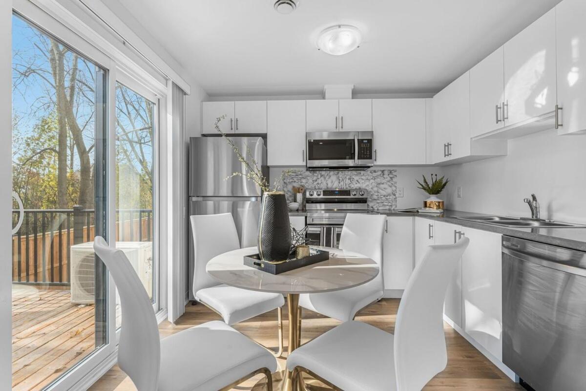 Brand New And Stylish 2br With Sofa Bed, Located 7 Mins From And Sleep 6 Guests