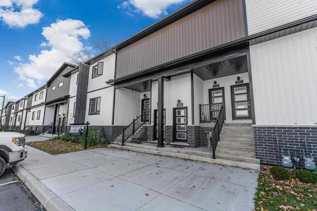 Brand New And Stylish 2br With Sofa Bed, Located 7 Mins From And Sleep 6 Guests Apartment